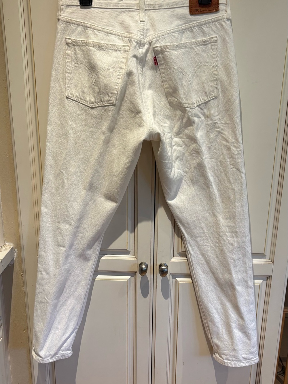 Levi’s 501 white jeans size 28 big E ripped knee
